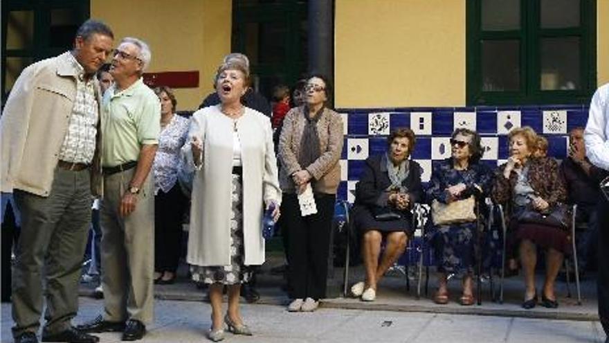 El públic va gaudir de bones veus, de bona música i de les paraules que transmitien els &quot;versadors&quot;.