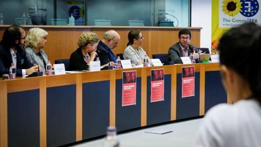 La jornada al Parlament Europeu va comptar amb la participació de diversos experts.