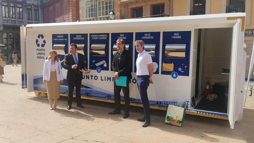 Oviedo pone en marcha tres puntos limpios móviles e itinerantes para facilitar el reciclaje a los ciudadanos