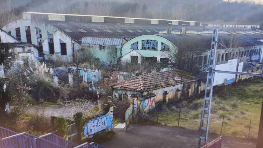 Sale a subasta por 1,8 millones de euros la antigua fábrica de loza de San Claudio, en Oviedo