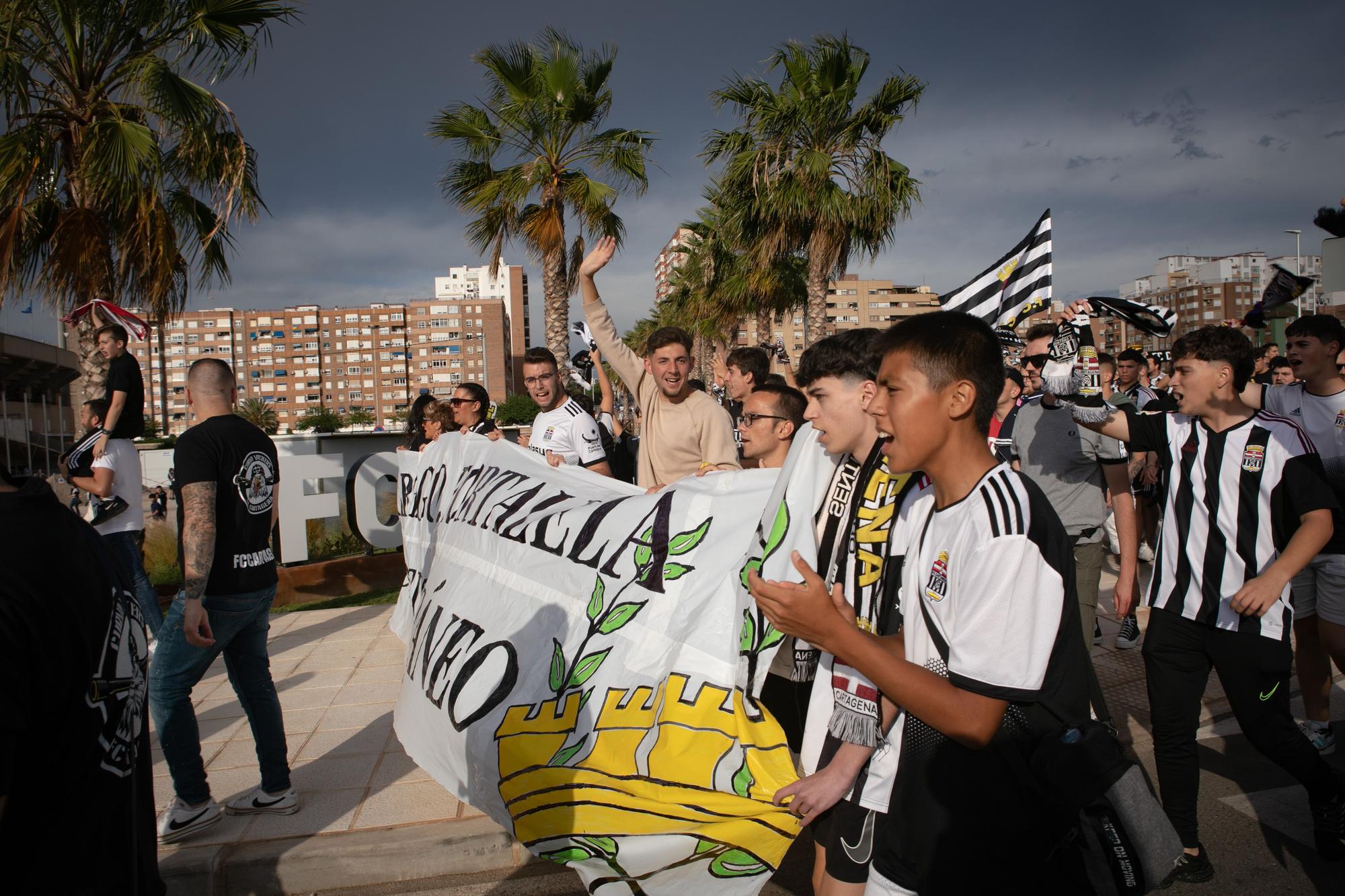 FOTOS: la afición recibe al FC Cartagena