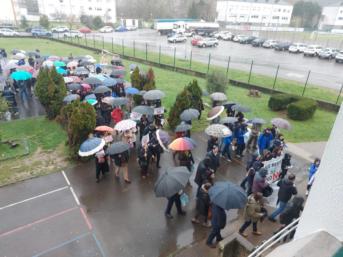 En imágenes: Una multitud reclama en Trevías un cambio de ubicación para la depuradora