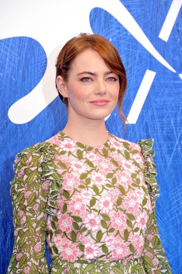 Emma Stone con melena Burgundy