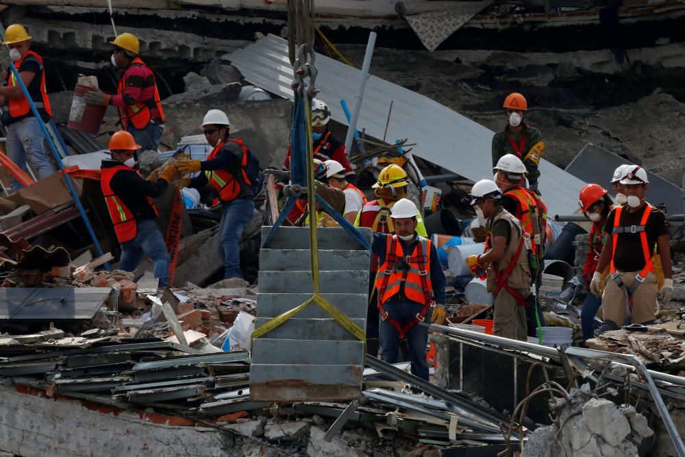 Un equipo internacinal trabaja en el rescate  del edificio de la calle Álvaro Obregón, donde se encuentra Jorge Gómez Varo.