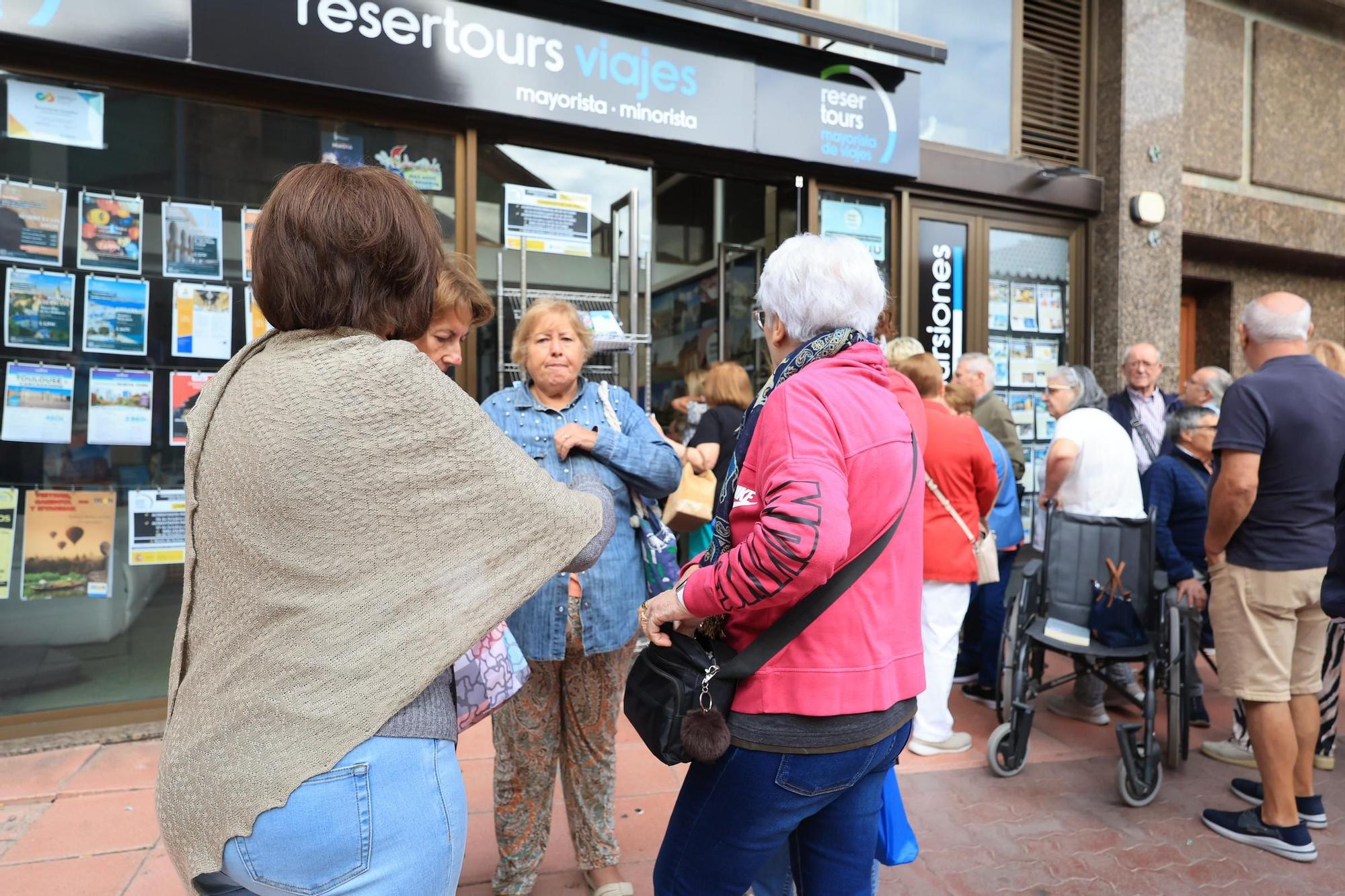 Alud de jubilados en las agencias de Castellón para 'cazar' un viaje del Imserso