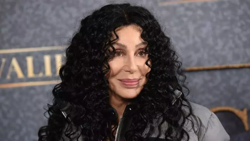 Cher al rescate: ¡Victoria's Secret revive con nuevo 'ángel'!