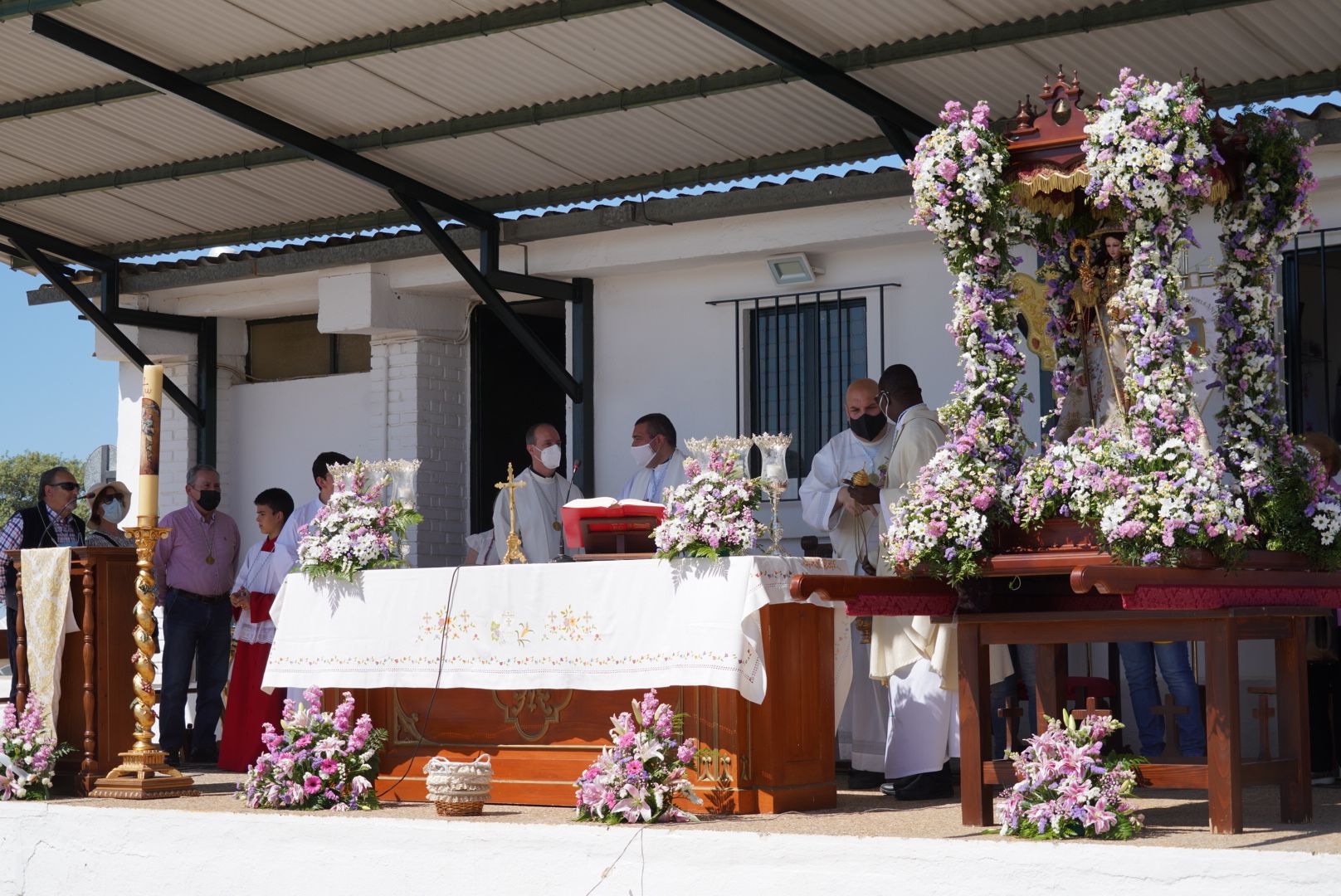 La Virgen de la Antigua regresa a Hinojosa del Duque rodeada de romeros