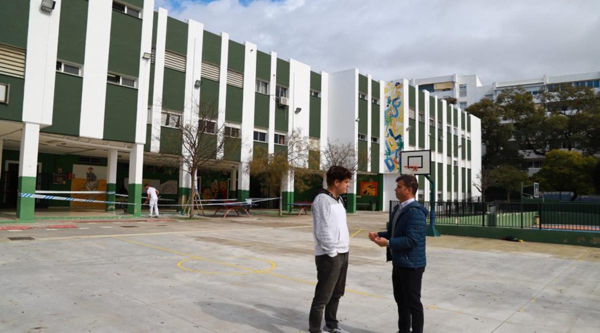 Parte de una de las fachadas del colegio Santa Teresa. | L.O.