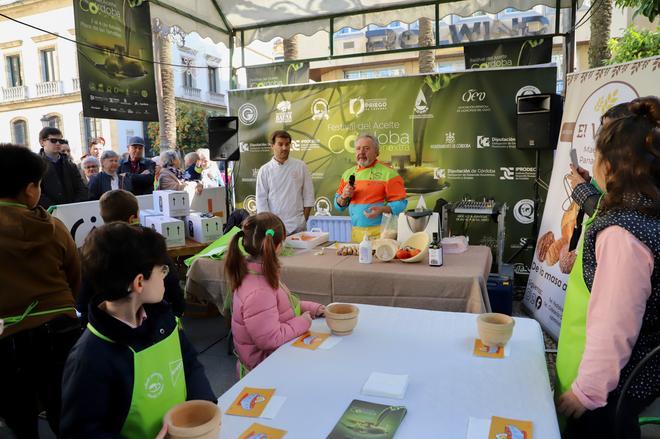Córdoba celebra el sabor del aceite virgen extra con salmorejo en Las Tendillas