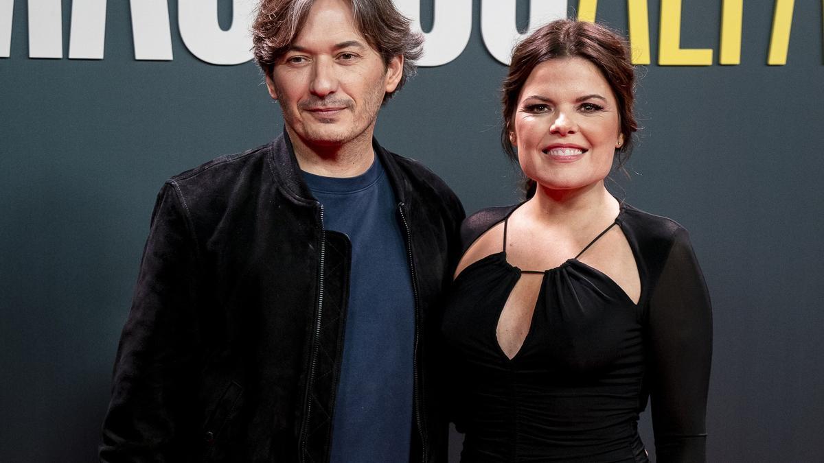 Alberto Caballero y Laura Caballero posan durante un photocall por la presentación de la segunda temporada de &#039;Machos Alfa&#039;, en el Florida Park Pº de Panamá, a 1 de febrero de 2024, en Madrid (España).