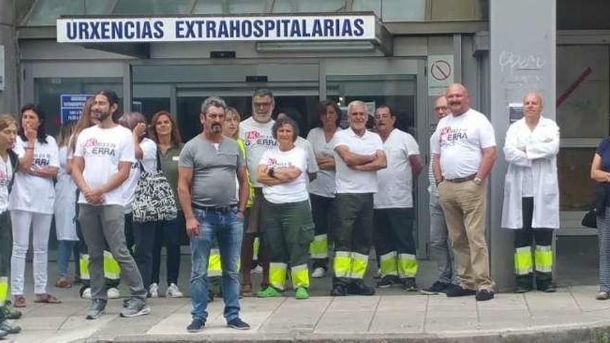 Protesta de personal de PAC, ante el del Xeral, durante los paros parciales en agosto. // FdV