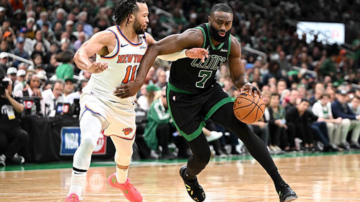 BOSTON, MASSACHUSETTS - MAY 14: Jaylen Brown #7 of the Boston Celtics drives to the basket against Jalen Brunson #11 of the New York Knicks during the third quarter in Game Five of the Eastern Conference Second Round NBA Playoffs at TD Garden on May 14, 2025 in Boston, Massachusetts. NOTE TO USER: User expressly acknowledges and agrees that, by downloading and or using this photograph, User is consenting to the terms and conditions of the Getty Images License Agreement. (Photo by Brian Fluharty/Getty Images)