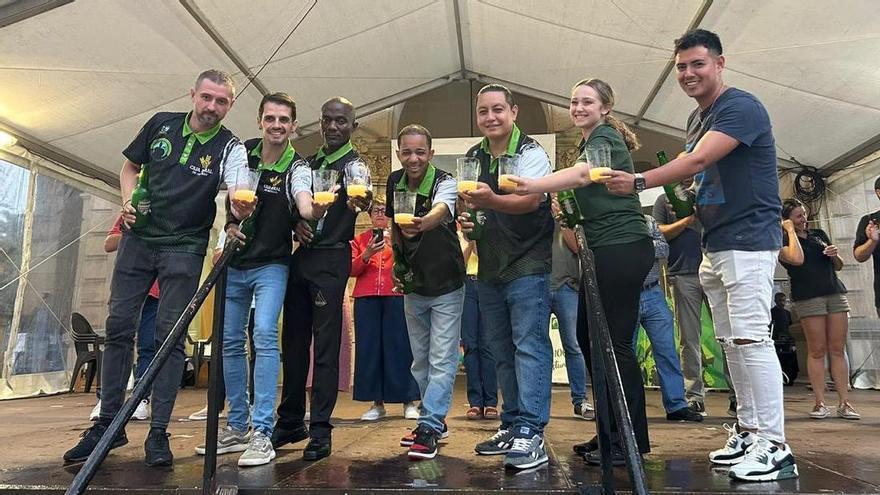 Wilkin Aquiles se estrena en Villaviciosa, la única prueba de escanciadores que le faltaba por ganar en Asturias