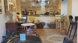 La cafetería de A Coruña que enamora a las redes: "Para tardes de libro y postres caseros"