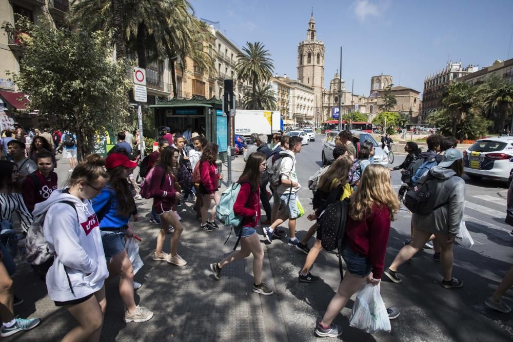 Unos 10.000 cruceristas llegan a València