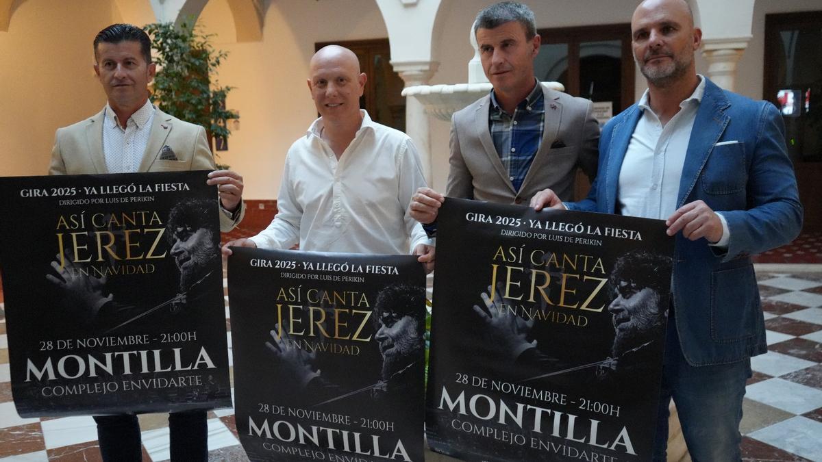 La presentación del espectáculo tuvo lugar en el patio del Ayuntamiento.