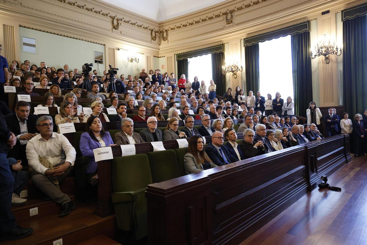 Primer acto oficial de Juan Luis Gandía y su equipo rectoral en al UV