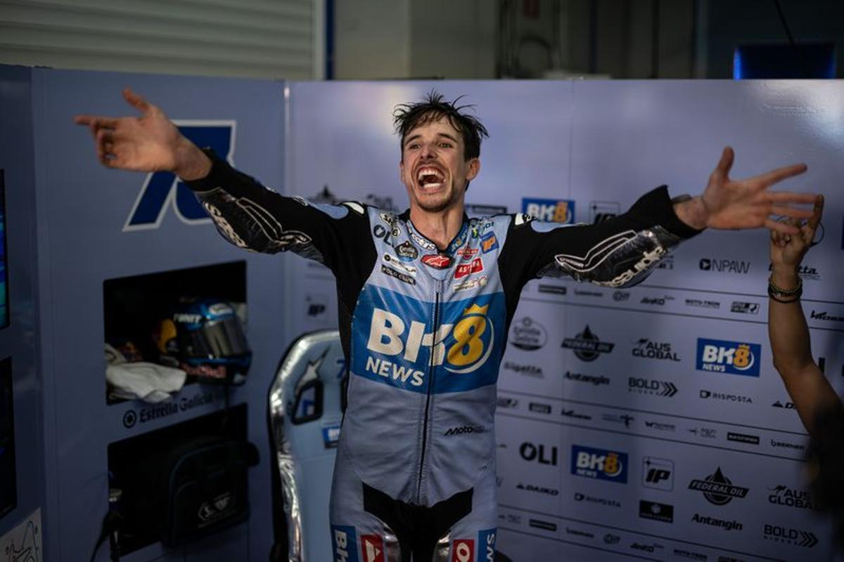 Àlex Márquez, eufórico en el taller del Gresini Racing Team Ducati, tras ganar el GP de España.