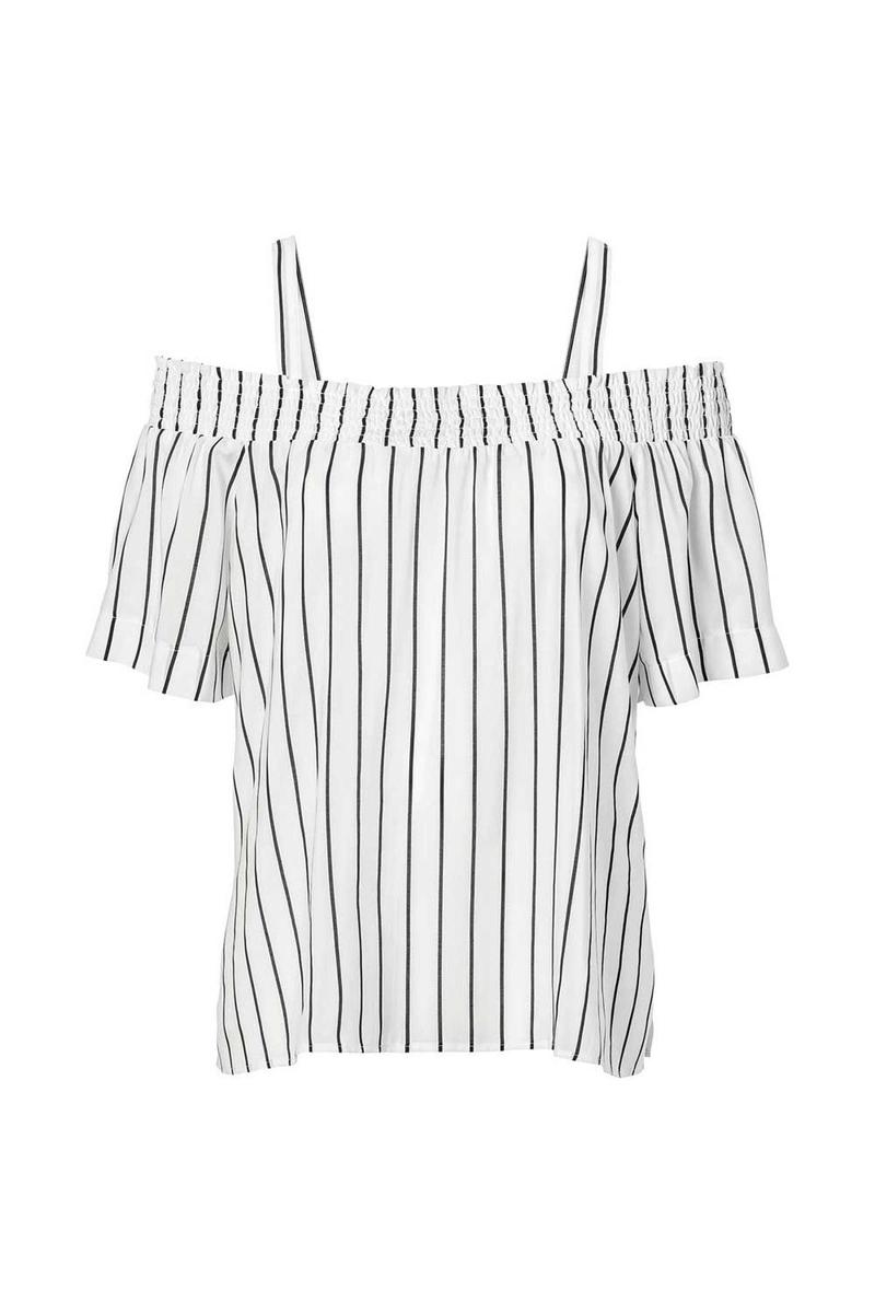 Blusa 'off shoulder' de C&amp;A. (Precio: 15 euros)