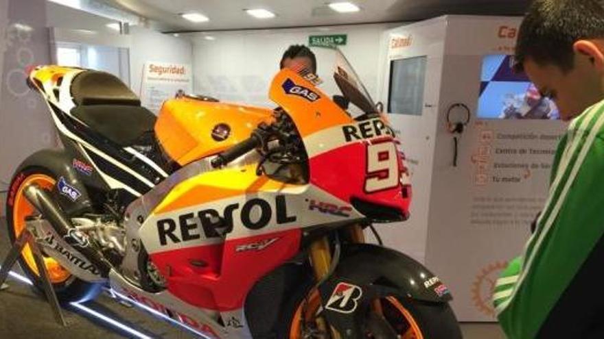 Moto con la que Márquez ganó su último mundial, en la exposición de Orihuela