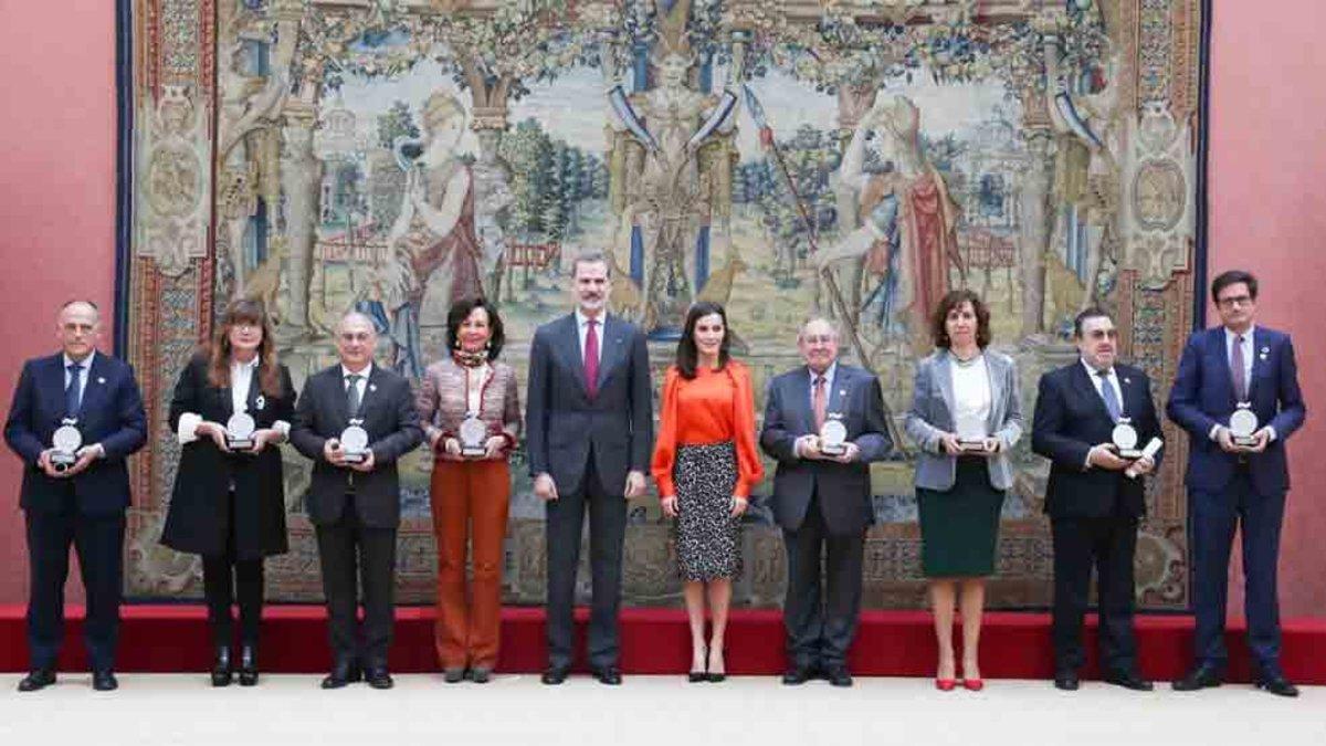 El Rey Felipe junto a los diversos Embajadores de la Marca España