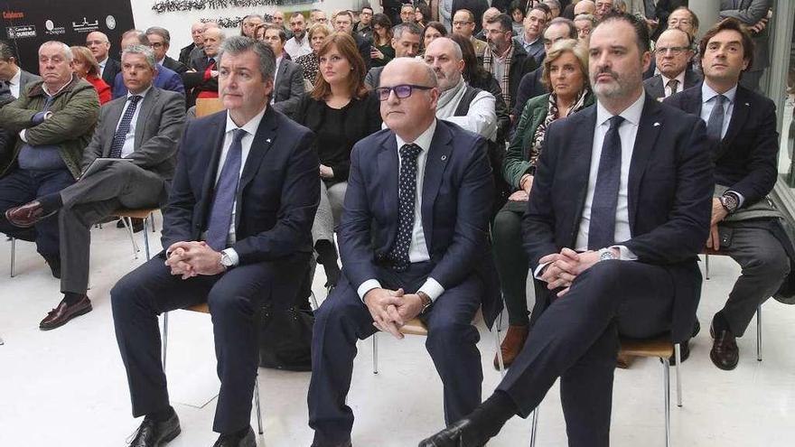 Santiago Novoa, José Manuel Baltar y Rubén Saavedra, en el acto celebrado ayer. // Iñaki Osorio