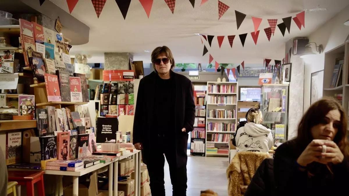 Nacho Vegas en la Librería La Revoltosa de Gijón.