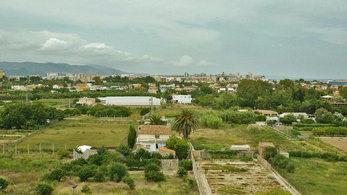 Una imagen de archivo de los terrenos en los que está previsto que se ejecuten las obras para la urbanización de Rafalcaid-2.