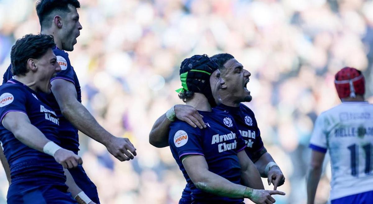 Los escoceses celebran uno de los ensayos de Graham ante Francia en el Seis Naciones de rugby