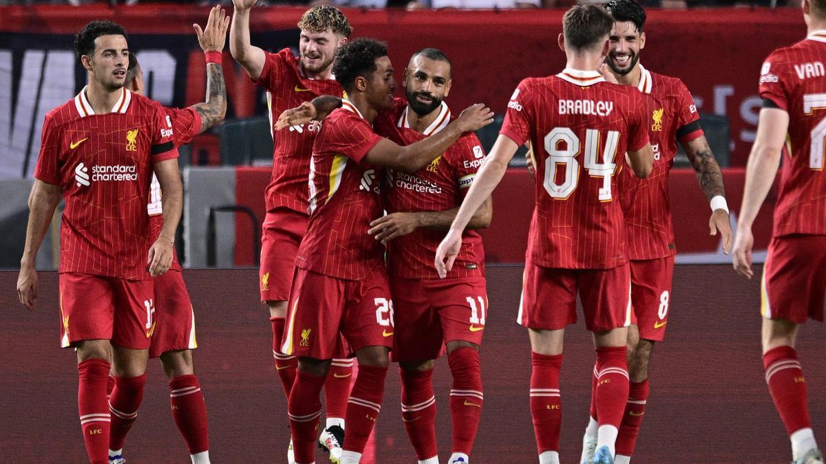 Liverpool's Fabio Carvalho, center left, celebrates his goal with Mohamed Salah (11) during the first half of an international friendly soccer match against Arsenal, Wednesday, July 31, 2024, in Philadelphia. (AP Photo/Derik Hamilton)