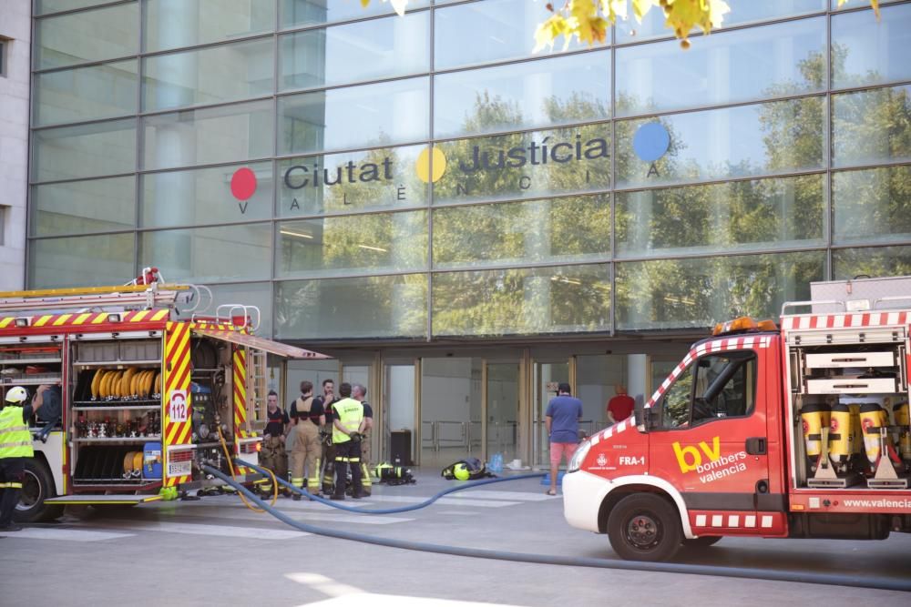 Incendio en la Ciudad de la Justicia de València