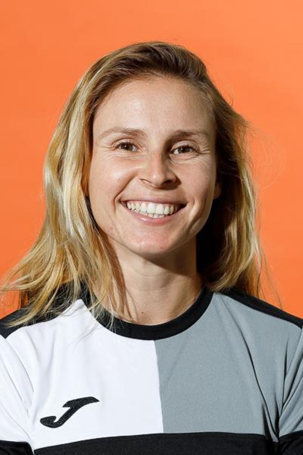 La investigadora de la UMH de Elche Charlotte Messiaen, premio nacional de divulgación científica #HiloTesis por su trabajo sobre deporte e inclusión