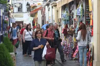 Córdoba podría pasar a tener horarios comerciales libres durante 4 meses al año