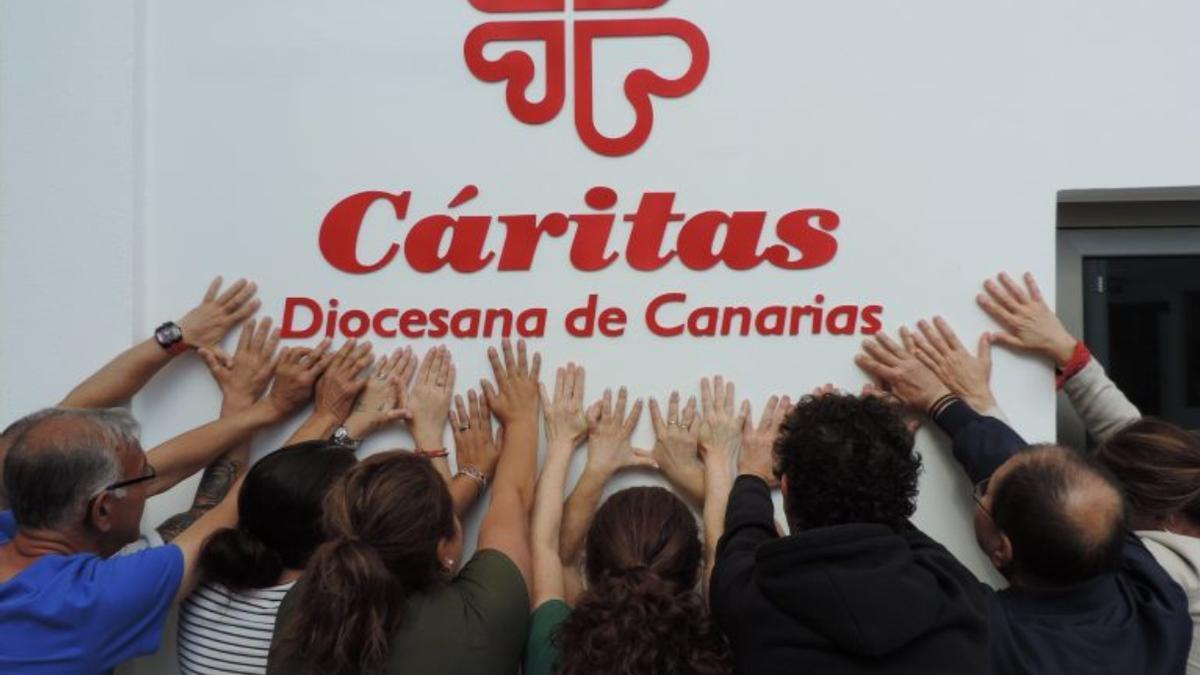 Momento del acto de Cáritas celebrado ayer en la catedral.