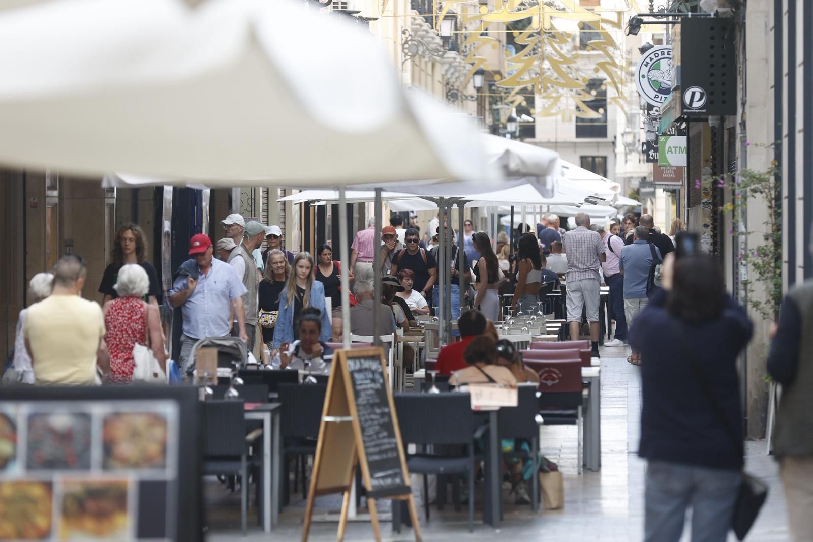 El recorte de terrazas en el Casco Antiguo de Alicante deja fuera a más de 70 locales