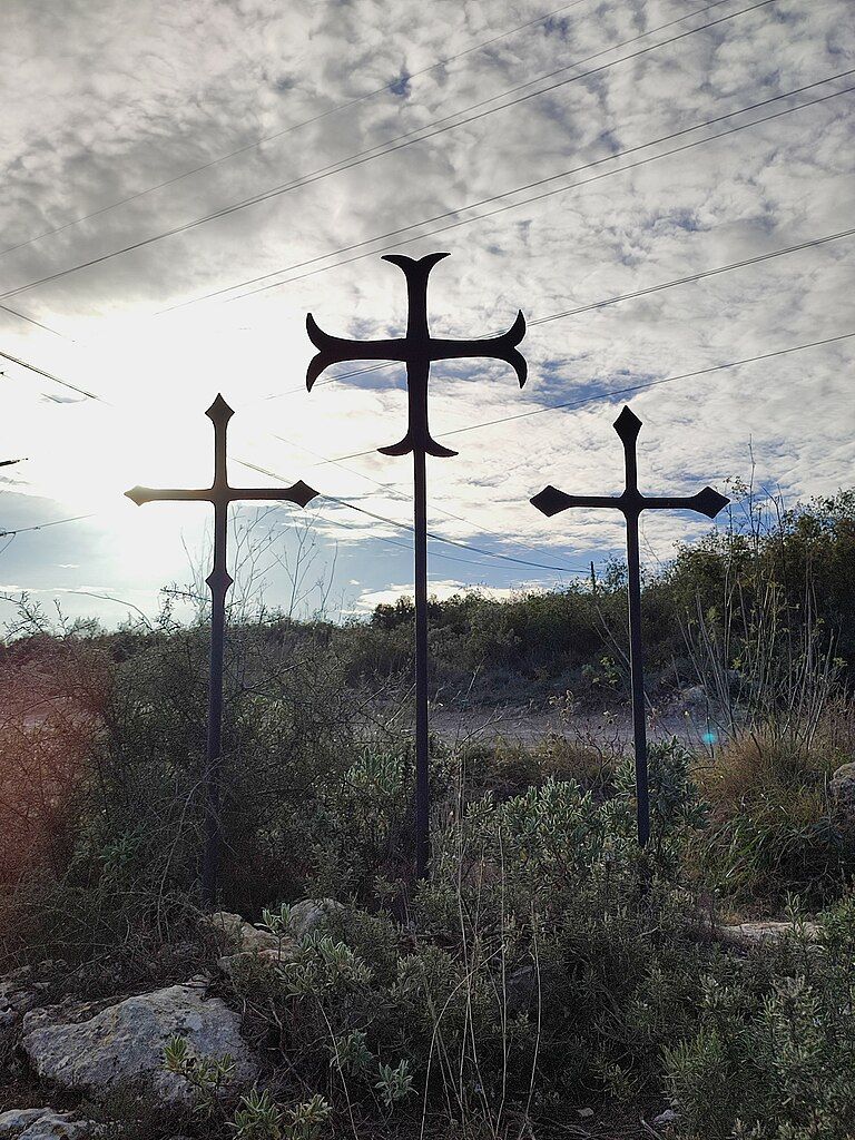 Otro símbolo de Las Guñolas son sus tres cruces.