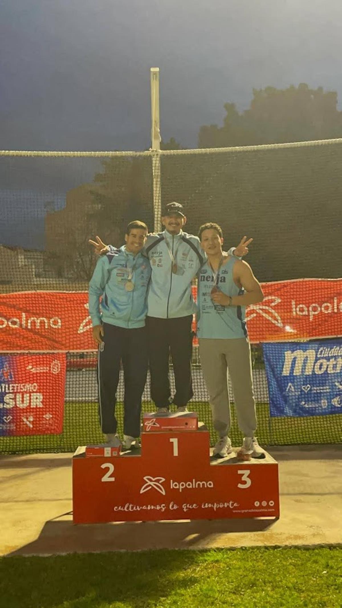 El pódium de la competición de jabalina.