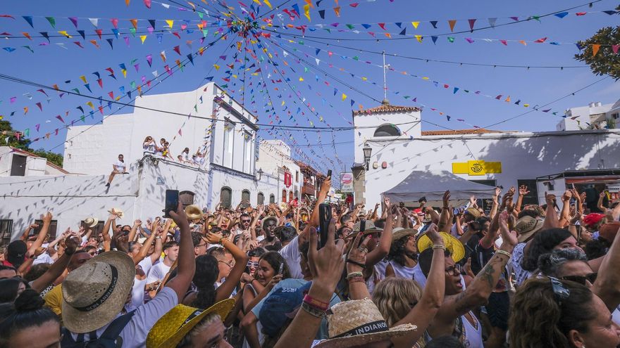 Verde, tambores y papahuevos: así sobrevive la fiesta más prehispánica del Archipiélago