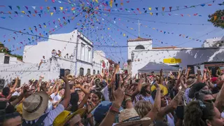 Verde, tambores y papahuevos: así sobrevive la fiesta más prehispánica del Archipiélago