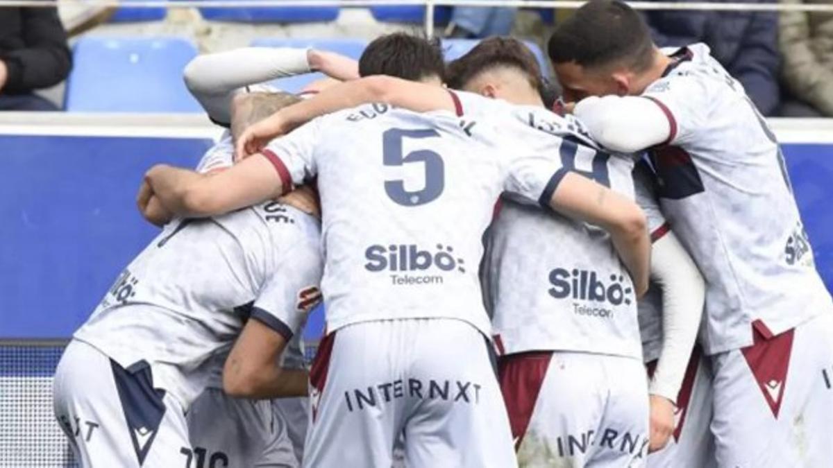 El Levante UD celebra un gol ante el Huesca.