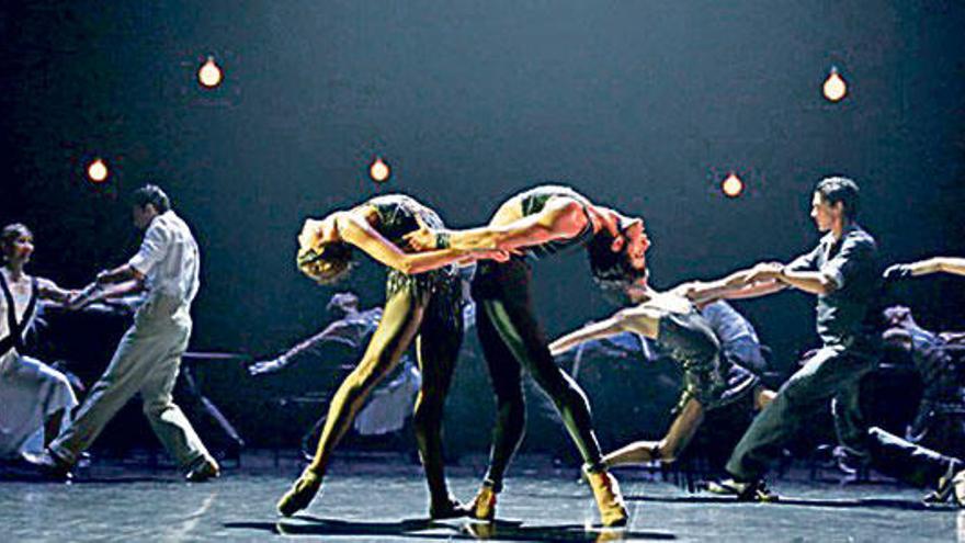 Los bailarines interpretan la pieza ´Bolero´, la última creación de Víctor Ullate.