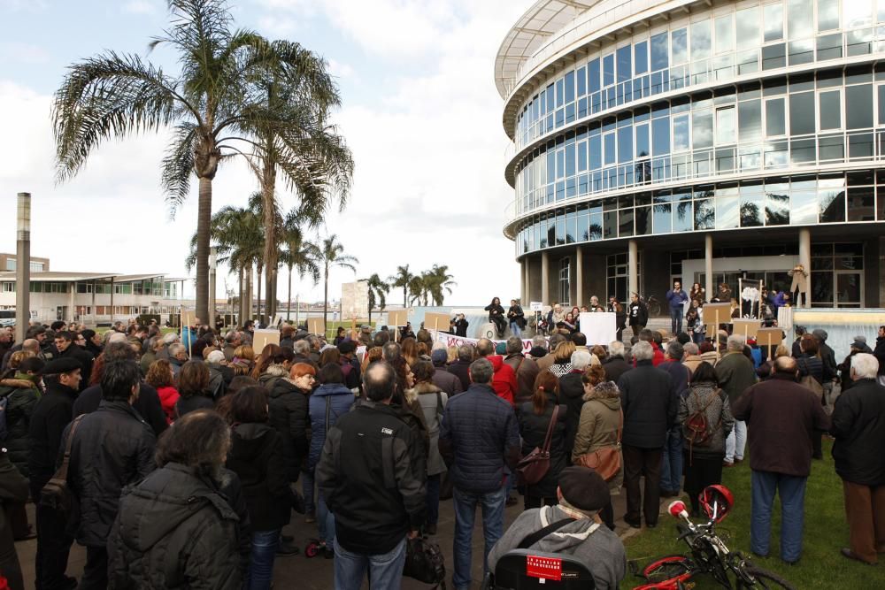 Concentración por un aire limpio frente a la sede de la EMA antes de la reunión de la Comisión de Seguimiento