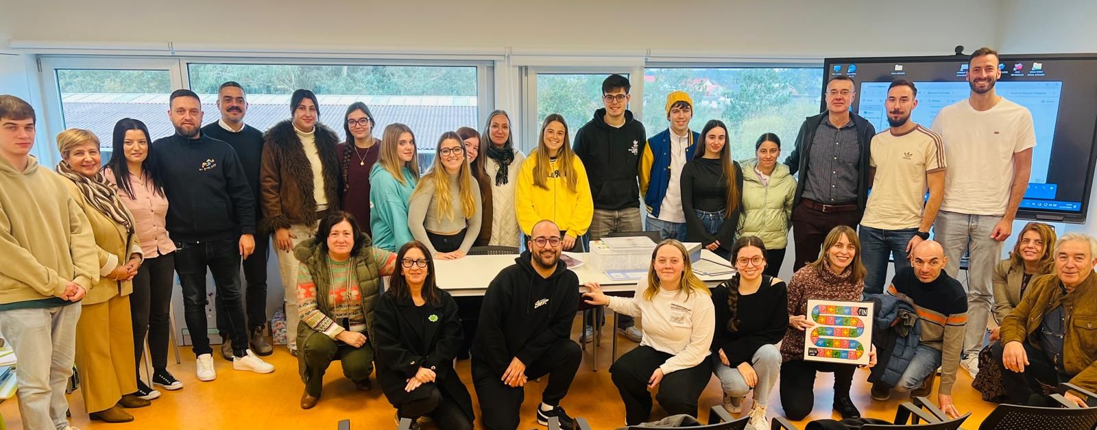 Participantes na presentación dos recursos didácticos en Aspaber.