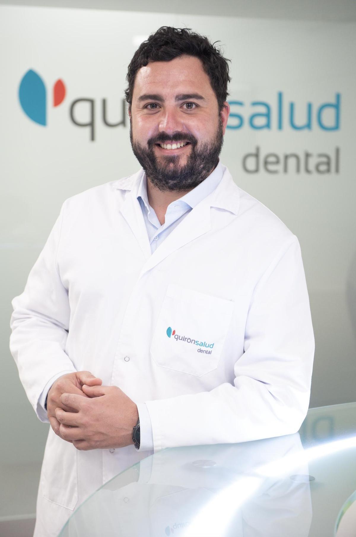 Dr. Ginebreda, referente internacional en la técnica “All-on-4”, lidera este servicio avanzado en Quirónsalud Dental.