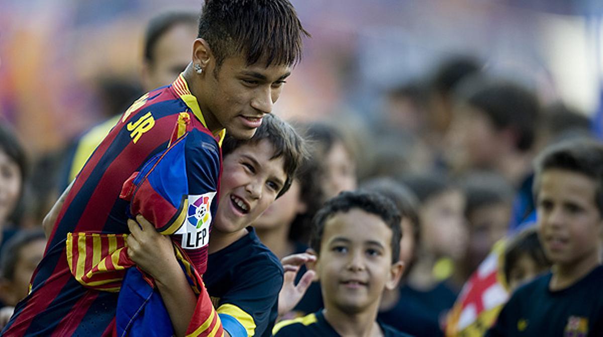 Estic molt content i feliç de ser jugador del Barça. Estic complint un somni, ha dit en català el flamant fitxatge.