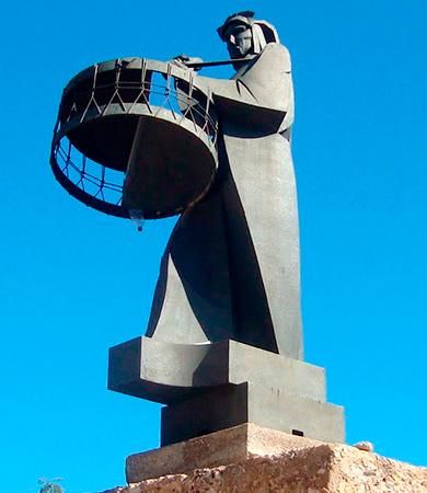 Monumento al bombo en Albalate del Arzobispo