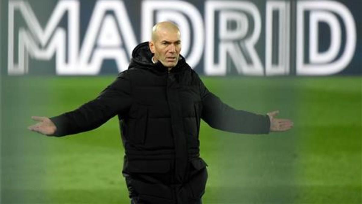 Zinedine Zidane durante un partido con el Real Madrid