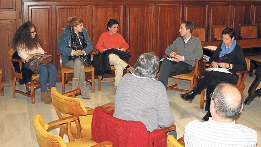 El alcalde Galmés se reunió anteayer con vecinos.