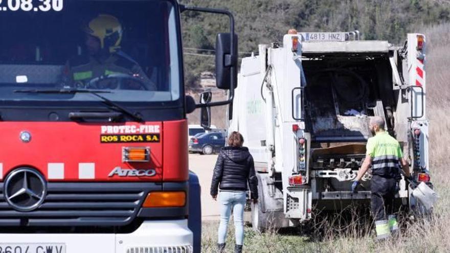 Girona Un camió d&#039;escombraries s&#039;avaria i crema tota la seva càrrega