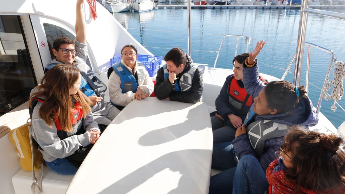 Niños de la asociación Apneef participan en la &#039;Setmana del mar&#039;